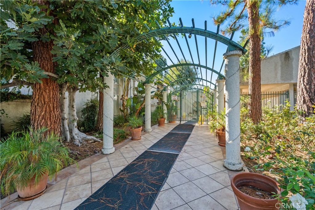 20134 Leadwell St. #218