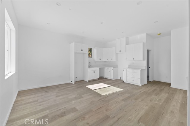 Detail Gallery Image 2 of 18 For 8512 Wilbur Ave, Northridge,  CA 91324 - 4 Beds | 2 Baths