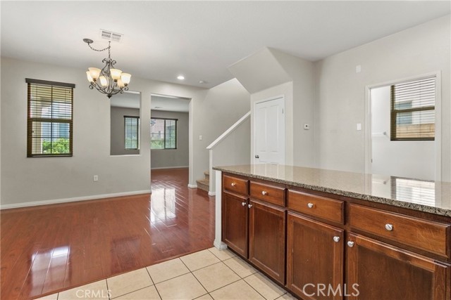 Detail Gallery Image 5 of 22 For 425 Merced, Corona,  CA 92878 - 4 Beds | 3 Baths