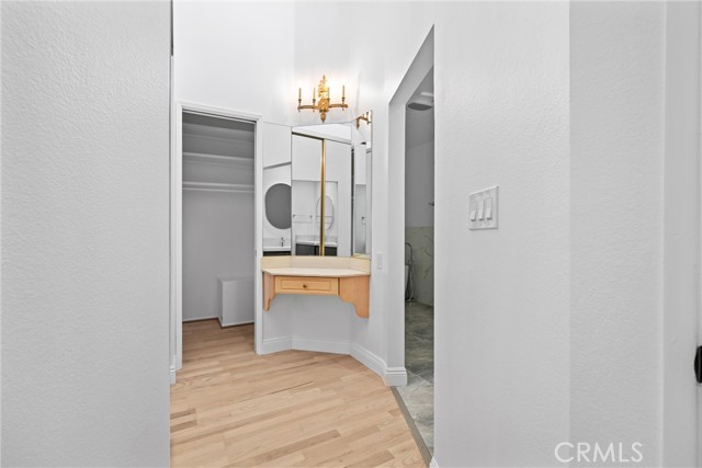 5335 White Oak Avenue, Encino CA: https://media.crmls.org/medias/4c3a7f12-9626-40fb-a104-227e965f212a.jpg