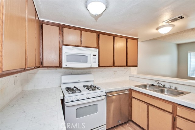 16459 Joy Street, Lake Elsinore CA: https://media.crmls.org/medias/4c3b02f4-4cc8-45ab-882b-1da8c2261867.jpg