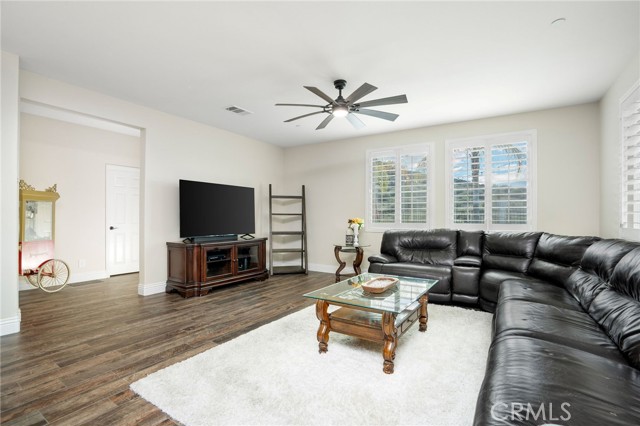 Detail Gallery Image 31 of 52 For 20530 Cheryl Ln, Saugus,  CA 91350 - 5 Beds | 4 Baths