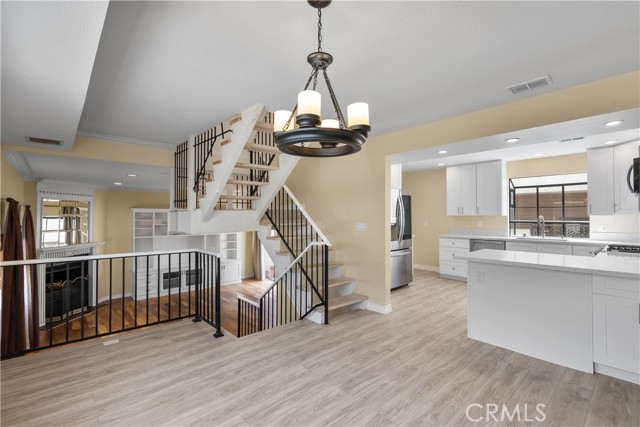 Detail Gallery Image 7 of 20 For 7650 Topanga Canyon Bld #5,  Canoga Park,  CA 91304 - 2 Beds | 3 Baths