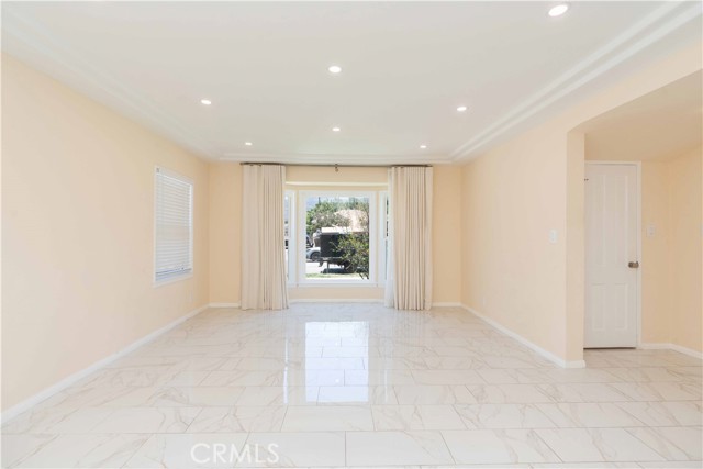 Detail Gallery Image 3 of 44 For 536 Myrtle St, Glendale,  CA 91203 - 2 Beds | 2 Baths