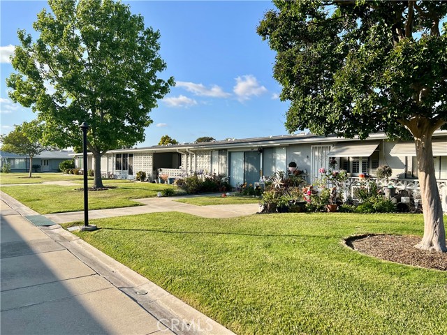 1661 Monterey Rd., M2-16E, Seal Beach CA: https://media.crmls.org/medias/4c3ce2d4-f44f-45a0-9730-b72a0776c9f0.jpg