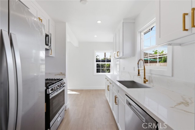 Detail Gallery Image 8 of 19 For 9841 Stanwin, Arleta,  CA 91331 - 3 Beds | 2 Baths