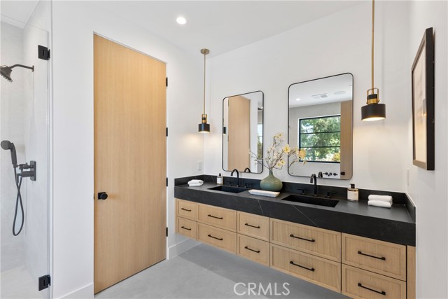 Detail Gallery Image 22 of 44 For 13602 Morrison St, Sherman Oaks,  CA 91423 - 6 Beds | 6/1 Baths