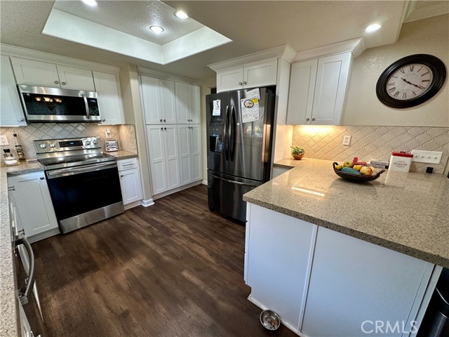 Detail Gallery Image 23 of 50 For 23856 Outrigger, Canyon Lake,  CA 92587 - 3 Beds | 2 Baths
