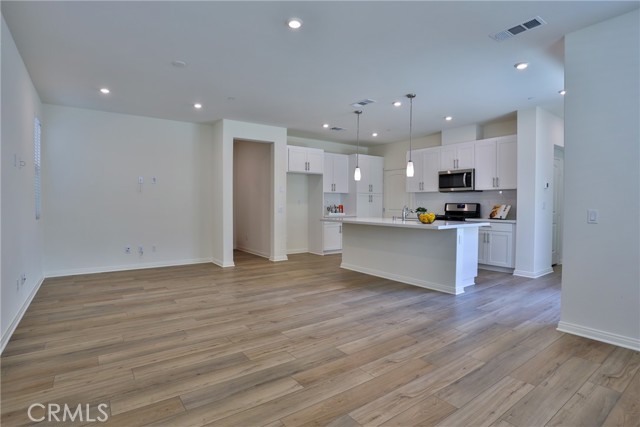 1957 S Hartford Place, San Bernardino CA: https://media.crmls.org/medias/4c3e60e3-cabc-4ffd-91b6-d97c285adccd.jpg