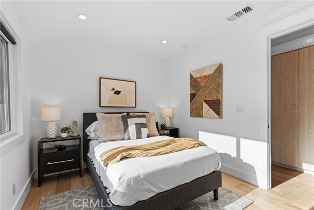 Detail Gallery Image 25 of 32 For 12947 La Maida St, Sherman Oaks,  CA 91423 - 4 Beds | 3 Baths