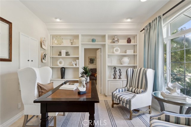 5347 Hinton Avenue, Woodland Hills CA: https://media.crmls.org/medias/4c3ee23d-8c9d-4f8c-a8cd-e3015bb3a467.jpg