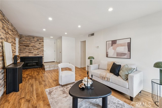 Detail Gallery Image 5 of 40 For 125 S Sierra Madre #215,  Pasadena,  CA 91107 - 2 Beds | 2 Baths