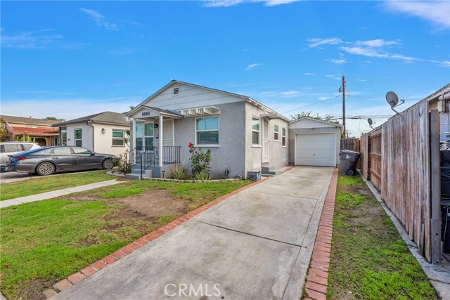 6060 Lime Avenue, Long Beach, California 90805, 3 Bedrooms Bedrooms, ,1 BathroomBathrooms,Single Family Residence,For Sale,Lime,HD25003385