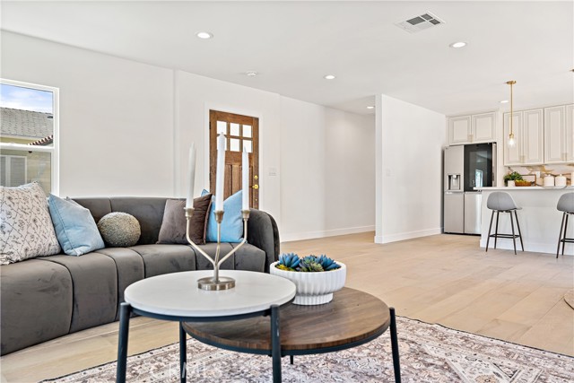 3991 Hubert Avenue, Los Angeles CA: https://media.crmls.org/medias/4c4067f3-e561-40a6-8291-92d7d7c11a42.jpg