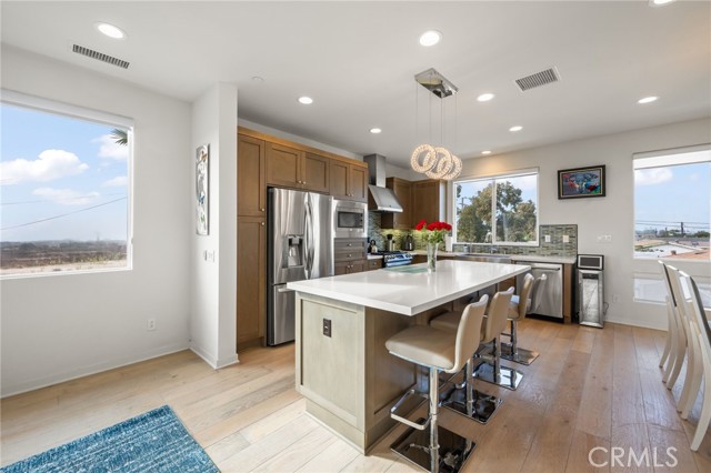 Detail Gallery Image 12 of 37 For 1068 Hampton Dr, Costa Mesa,  CA 92627 - 4 Beds | 3/1 Baths