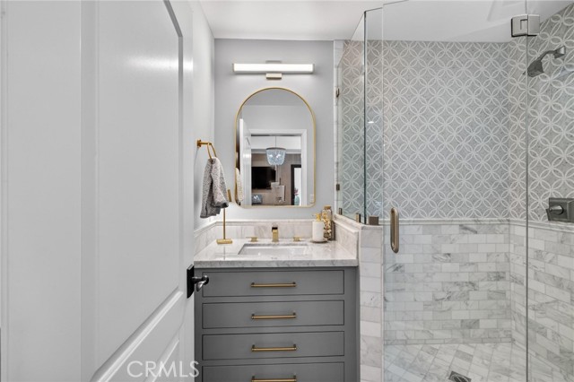 Image 25 of 75 For 1001 4th  