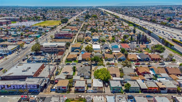 Detail Gallery Image 5 of 7 For 322 W 63rd Pl, Los Angeles,  CA 90003 - 2 Beds | 1 Baths