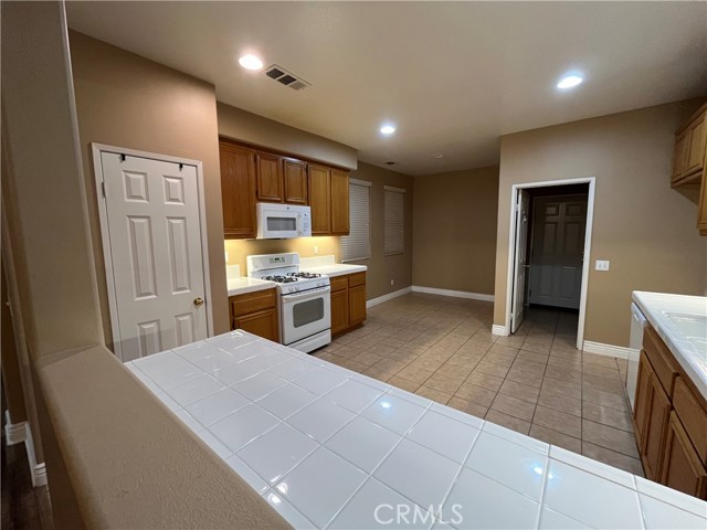 Detail Gallery Image 5 of 11 For 32862 32862 Sandal Wood, Lake Elsinore,  CA 92530 - 4 Beds | 3/1 Baths