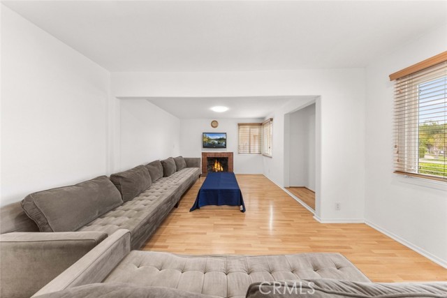 Detail Gallery Image 5 of 31 For 12329 Burton St, North Hollywood,  CA 91605 - 4 Beds | 2/1 Baths