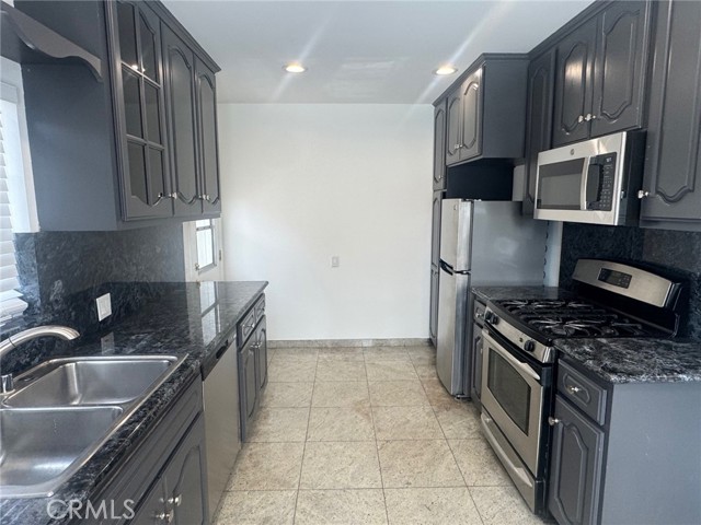 Detail Gallery Image 3 of 15 For 6506 Teesdale Ave, North Hollywood,  CA 91606 - 2 Beds | 1 Baths