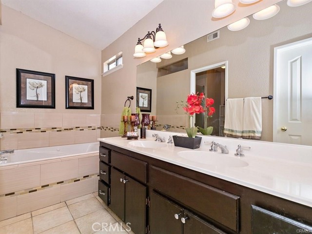 Detail Gallery Image 14 of 23 For 1595 W Townsend St, Rialto,  CA 92377 - 5 Beds | 3 Baths