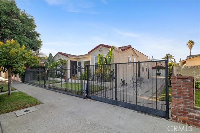 1337 W Gage Avenue, Los Angeles CA: https://media.crmls.org/medias/4c45bcb2-7f8c-4cbc-866d-858c2f97a916.jpg