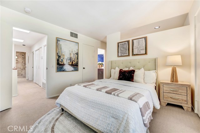 Detail Gallery Image 14 of 26 For 3884 Fredonia Dr #F,  Los Angeles,  CA 90068 - 2 Beds | 3 Baths