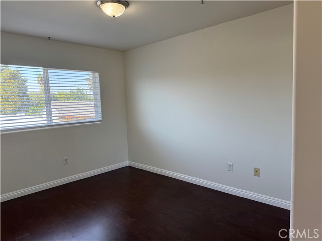 Detail Gallery Image 12 of 17 For 13525 Vanowen St #103,  Van Nuys,  CA 91405 - 3 Beds | 2 Baths