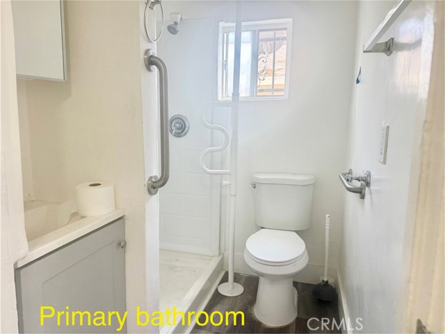 Detail Gallery Image 8 of 10 For 206 W 52nd Pl, Los Angeles,  CA 90037 - 3 Beds | 2 Baths