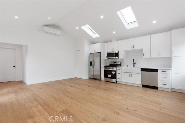 8334 Winsford Avenue, Los Angeles CA: https://media.crmls.org/medias/4c49a761-84ed-4458-b859-c1be82081459.jpg