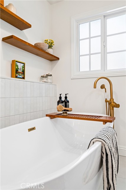 Detail Gallery Image 49 of 73 For 4590 Ensenada Dr, Woodland Hills,  CA 91364 - 3 Beds | 2/1 Baths