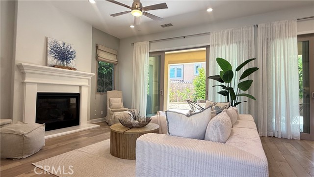 72 English Saddle, Irvine CA: https://media.crmls.org/medias/4c4bcaeb-bd8f-4b55-a69b-2f448d5479bc.jpg