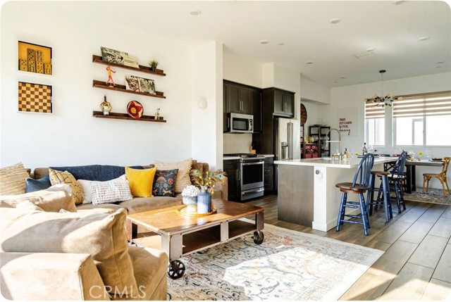 Detail Gallery Image 4 of 36 For 285 Dockside, San Pedro,  CA 90731 - 3 Beds | 3/1 Baths