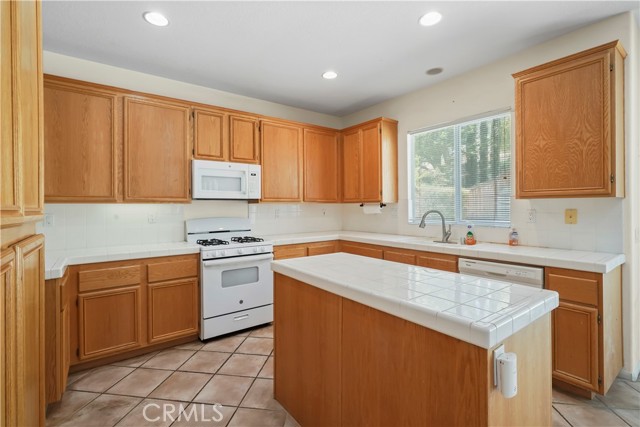 28445 Silverking Trail, Saugus CA: https://media.crmls.org/medias/4c4c7e65-1cb2-4eb8-a420-8fabacce18b9.jpg