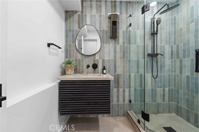 2416 Palm Avenue, Manhattan Beach CA: https://media.crmls.org/medias/4c4c8491-3c5d-4e8c-86bf-b2bae0c8ed13.jpg