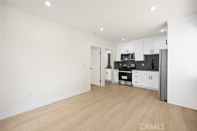 914 N Catalina Street, Burbank CA: https://media.crmls.org/medias/4c4d601c-d3df-4073-9ffc-1aa59738561a.jpg
