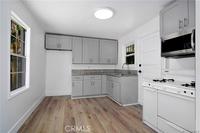 Detail Gallery Image 3 of 7 For 633 1/2 N Benton Way, Silver Lake Los Angeles,  CA 90026 - 1 Beds | 1 Baths