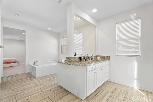 Detail Gallery Image 21 of 39 For 27606 Skylark Ln, Saugus,  CA 91350 - 5 Beds | 5/1 Baths