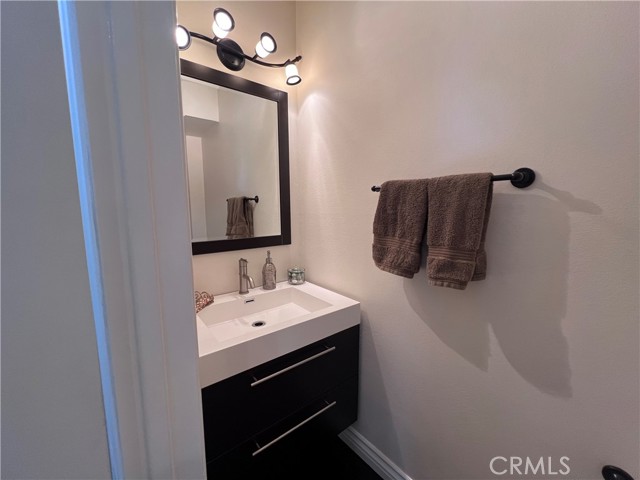 Detail Gallery Image 6 of 38 For 7767 via Rosa Maria, Burbank,  CA 91504 - 3 Beds | 2/1 Baths