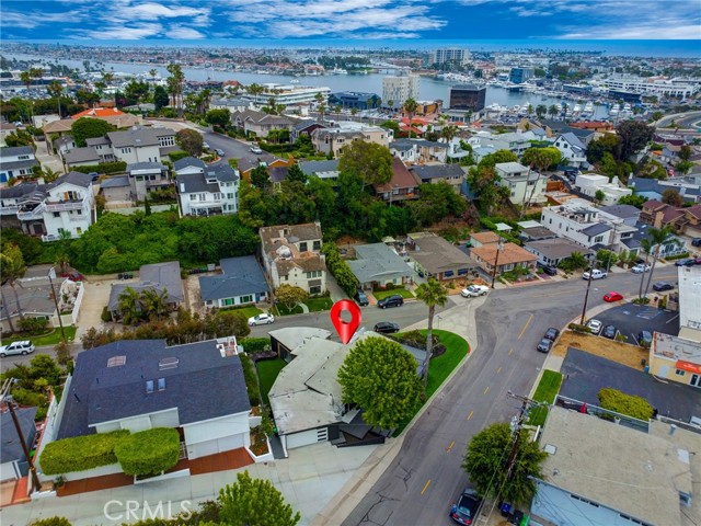 Detail Gallery Image 21 of 28 For 300 Holmwood Dr, Newport Beach,  CA 92663 - 3 Beds | 2 Baths