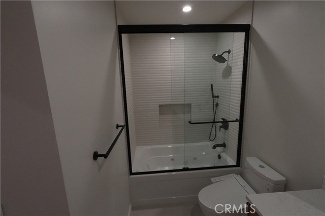 Detail Gallery Image 6 of 11 For 19103 Erwin St, Tarzana,  CA 91335 - 3 Beds | 2 Baths