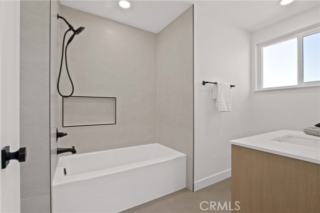 Detail Gallery Image 27 of 45 For 17805 Winterberry St, Fountain Valley,  CA 92708 - 6 Beds | 5/1 Baths