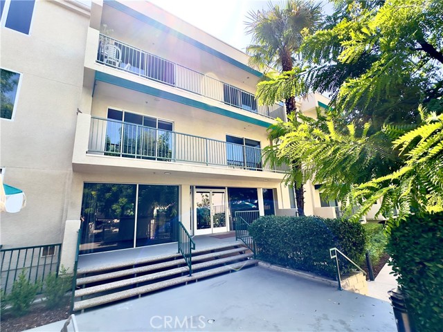 4501 Cedros Avenue, Sherman Oaks CA: https://media.crmls.org/medias/4c4ef93f-009e-4a77-9516-2dc820d7cd0d.jpg