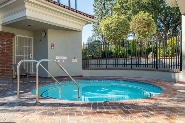 Detail Gallery Image 54 of 59 For 12305 Ridge, Los Angeles,  CA 90049 - 2 Beds | 2/1 Baths