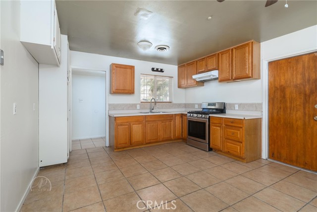 Detail Gallery Image 4 of 20 For 2216 9th St, Wasco,  CA 93280 - 4 Beds | 2 Baths