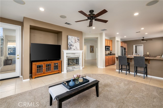 Detail Gallery Image 13 of 55 For 39358 Silver Oak Cir, Murrieta,  CA 92563 - 3 Beds | 2 Baths