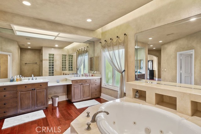 5 Ebony Glade, Laguna Niguel CA: https://media.crmls.org/medias/4c50bb57-1fb3-4005-b595-2d614a5e2742.jpg
