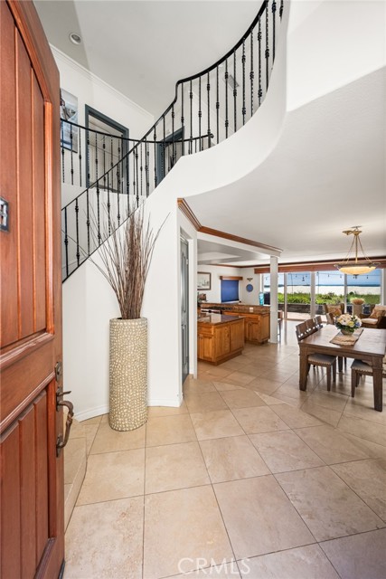 6915 E Seaside, Long Beach CA: https://media.crmls.org/medias/4c50bf1c-6e34-4edd-be39-549c96566207.jpg