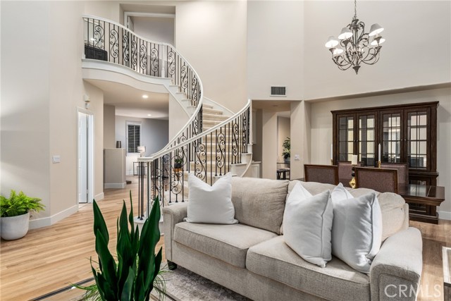 Detail Gallery Image 9 of 48 For 17290 Bramble Ct, Yorba Linda,  CA 92886 - 5 Beds | 4/1 Baths