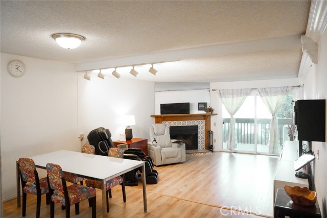 Detail Gallery Image 4 of 21 For 24001 Neece Ave #7,  Torrance,  CA 90505 - 2 Beds | 2 Baths